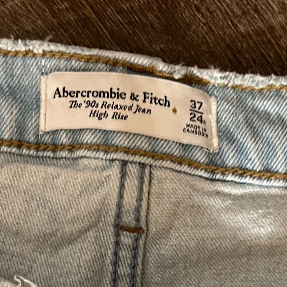 Abercrombie & Fitch High Rise 90s Relaxed Jean- Size 37/24 - Picture 5 of 8